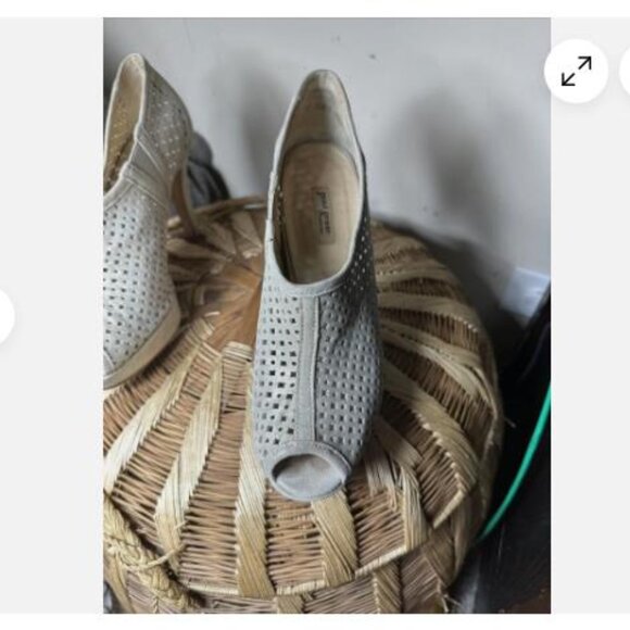 Paul Green Platform Gold 4.5 / 7 Suede Peep Toe Perforated Lazer Cut Out Heels - Picture 10 of 10